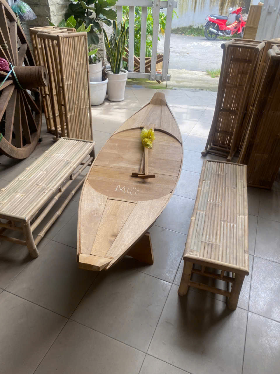 THUYỀN GỖ LÀM BÀN 