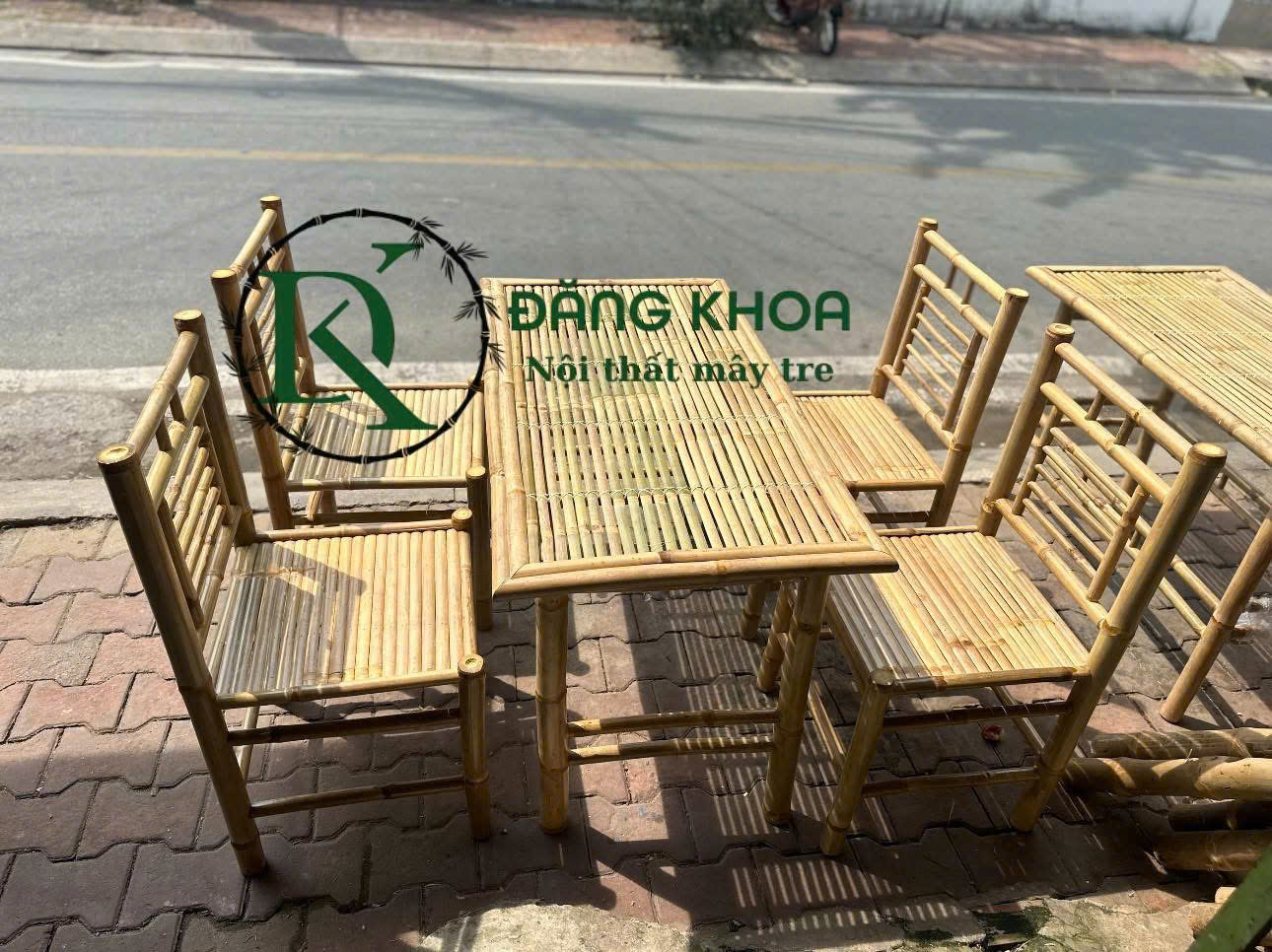 Bàn ghế nhà hàng ,quán ăn loại lớn.