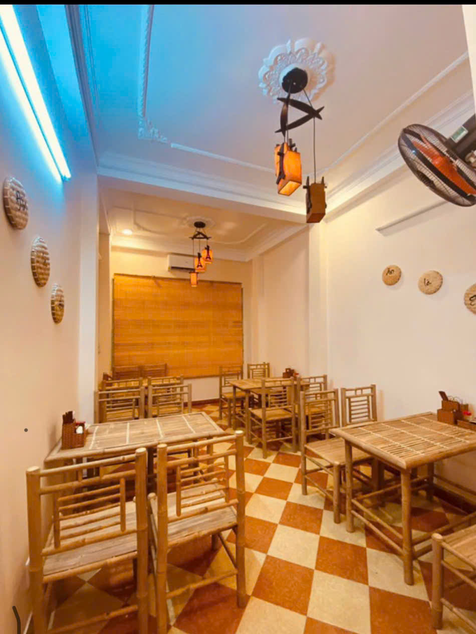 Bàn ghế nhà hàng ,quán ăn loại lớn.